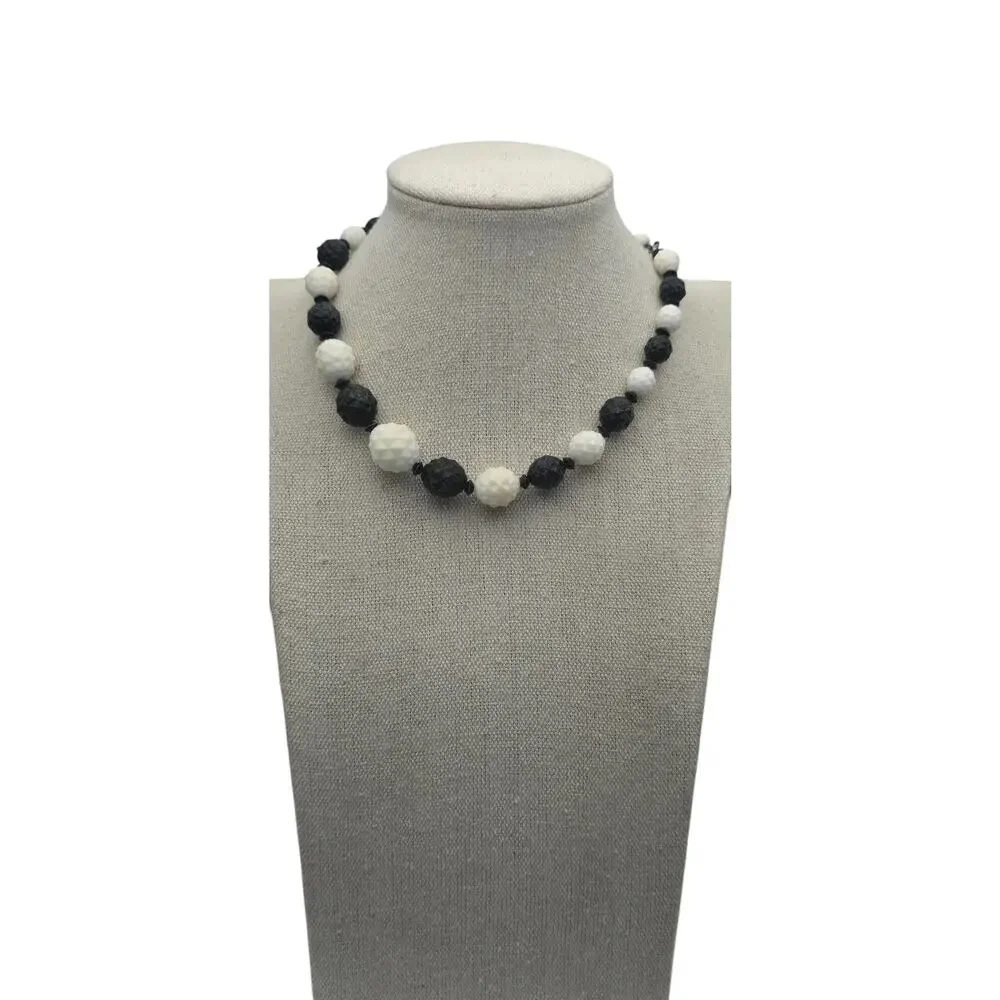 Black White Faceted Bead Necklace Choker Signed Hong Kong Vintage Mod Contrast